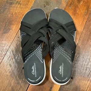 Clarks Cloudsteppers Mira Isle Black and White Comfort Slide Sandals Size 10